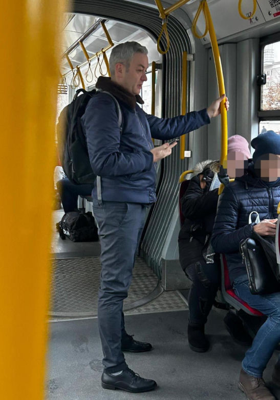 Robert Biedroń zaczepiany w tramwaju przez współpasażerów