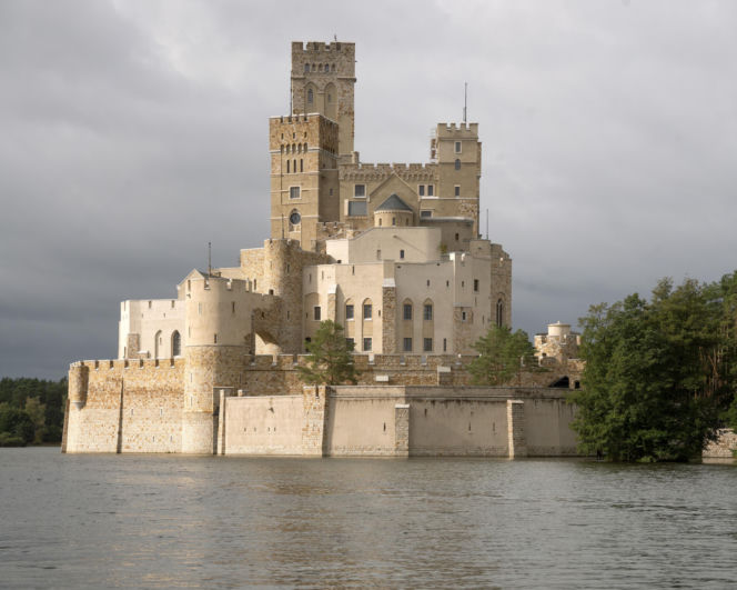 Ostatni zamek. Zamczystość polska: od Wawelu do Stobnicy