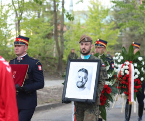 Tłumy pożegnały Łukasza Litewkę. Najważniejsi politycy w kondukcie
