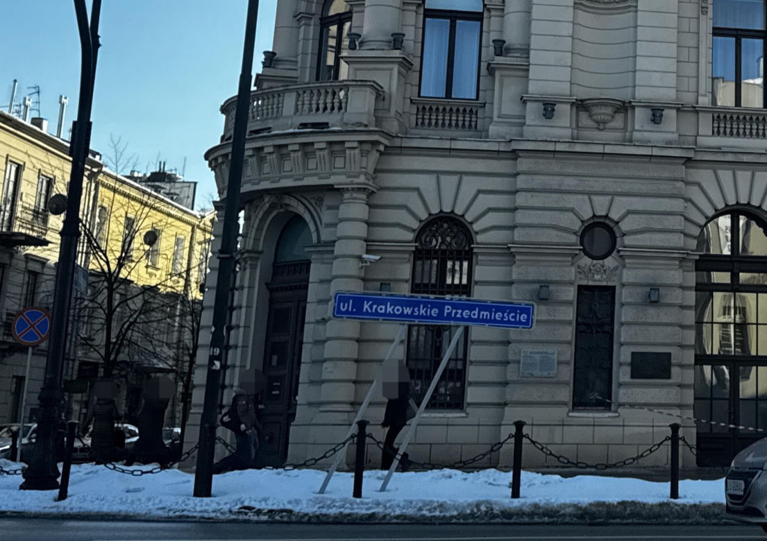 Akcja policji w Lublinie. Mężczyzna ruszył na nich z tasakiem