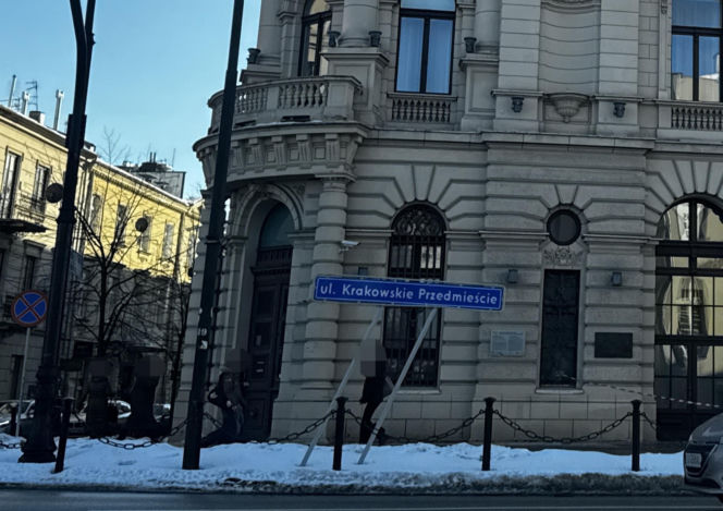 Akcja policji w Lublinie. Mężczyzna ruszył na nich z tasakiem