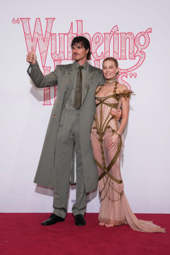 Jacob Elordi i Margot Robbie na premierze "Wichrowych Wzgórz"