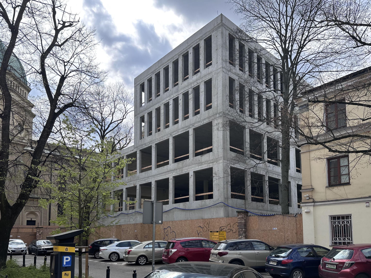 Plebania na zlikwidowanym cmentarzu Świętokrzyski w Warszawie