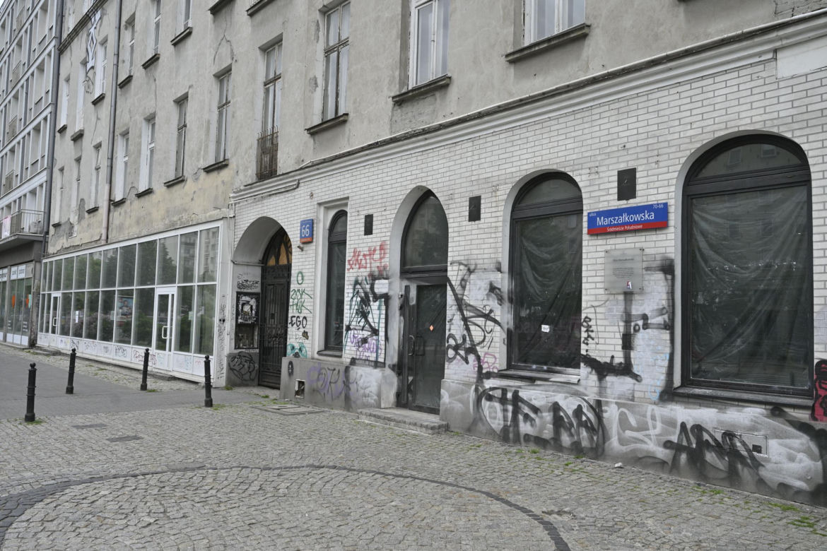 „To co robi miasto, to skandal”. Warszawa sprzedaje zabytkową kamienicę w centrum za grube miliony
