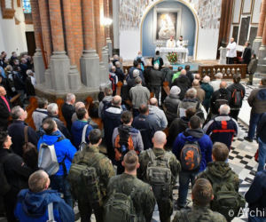 Piesza Pielgrzymka Mężczyzn do Matki Bożej Pocieszenia w Krypnie [ZDJĘCIA]