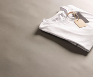 Czy potrafisz rozpoznać porządny T-shirt? Przeczytaj, jak znaleźć koszulkę na lata (i lato)