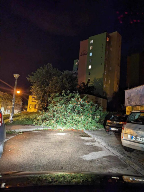 Przez Bielsko-Białą przeszła nawałnica. Jest bardzo dużo zniszczeń
