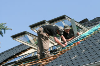 Najczęściej popełniane błędy przy wymianie okien dachowych. Jak ich uniknąć? PORADNIK remontowy