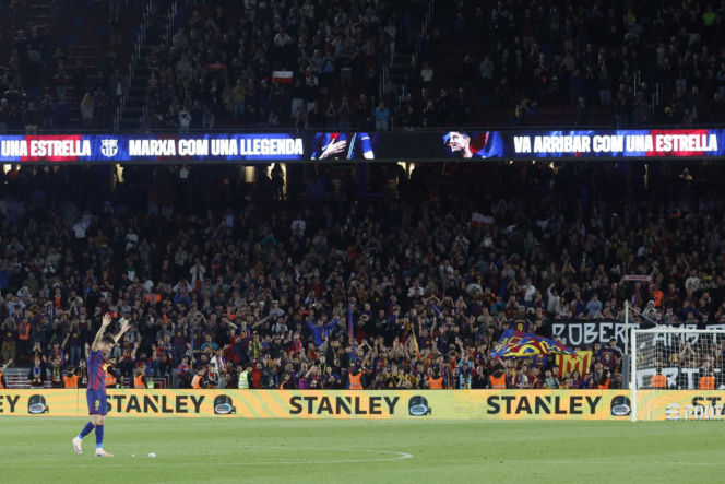 Robert Lewandowski po pożegnalnym meczu na stadionie Barcelony