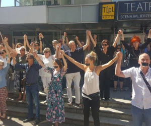 Milczący protest przed Teatrem Polskim