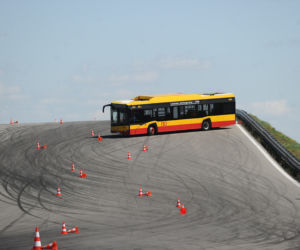 Pachołki latały jak kręgle. Tak wyglądały mistrzostwa kierowców autobusów 