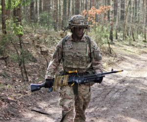 Brytyjscy żołnierze, ćwiczenia na poligonie