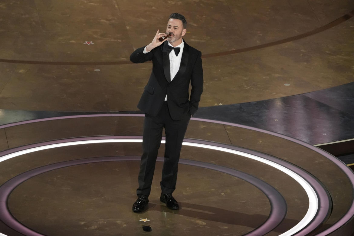 Za ten żart gospodarz Oscarów może słono zapłacić. Wykpił dramatyczną przeszłość znanego aktora