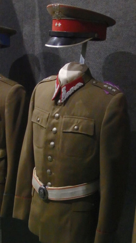 Mundury żołnierzy polskich we Wrocławiu