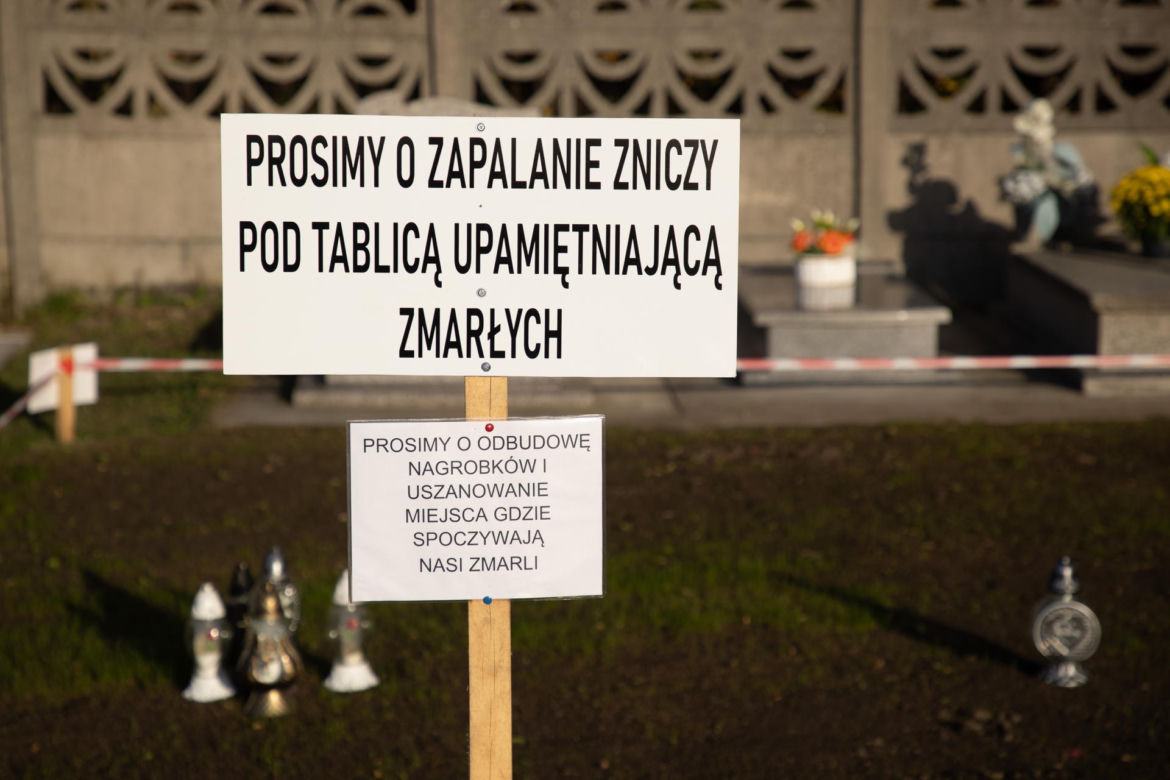 Cmentarz w Trzebini na którym zapadlisko pochłonęło groby, został otwarty na Wszystkich Świętych