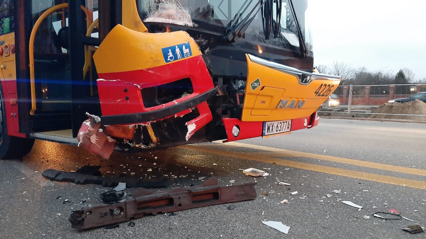 Czarna seria w Warszawie. Kolejny wypadek autobusu miejskiego! Są ranni