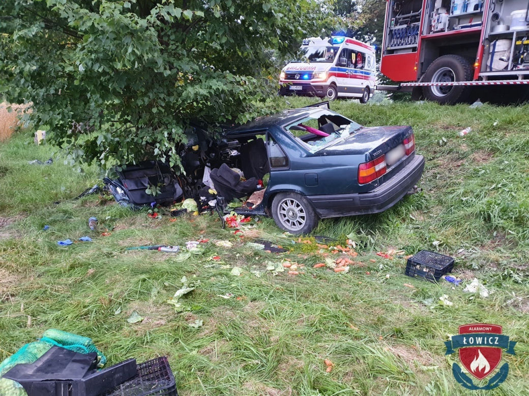 Horror pod ŁOWICZEM! Z auta nic nie zostało