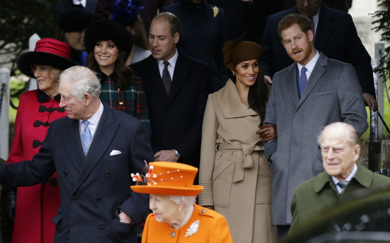 Harry i Meghan ODCHODZĄ z rodziny królewskiej! Zarobią na tym miliony