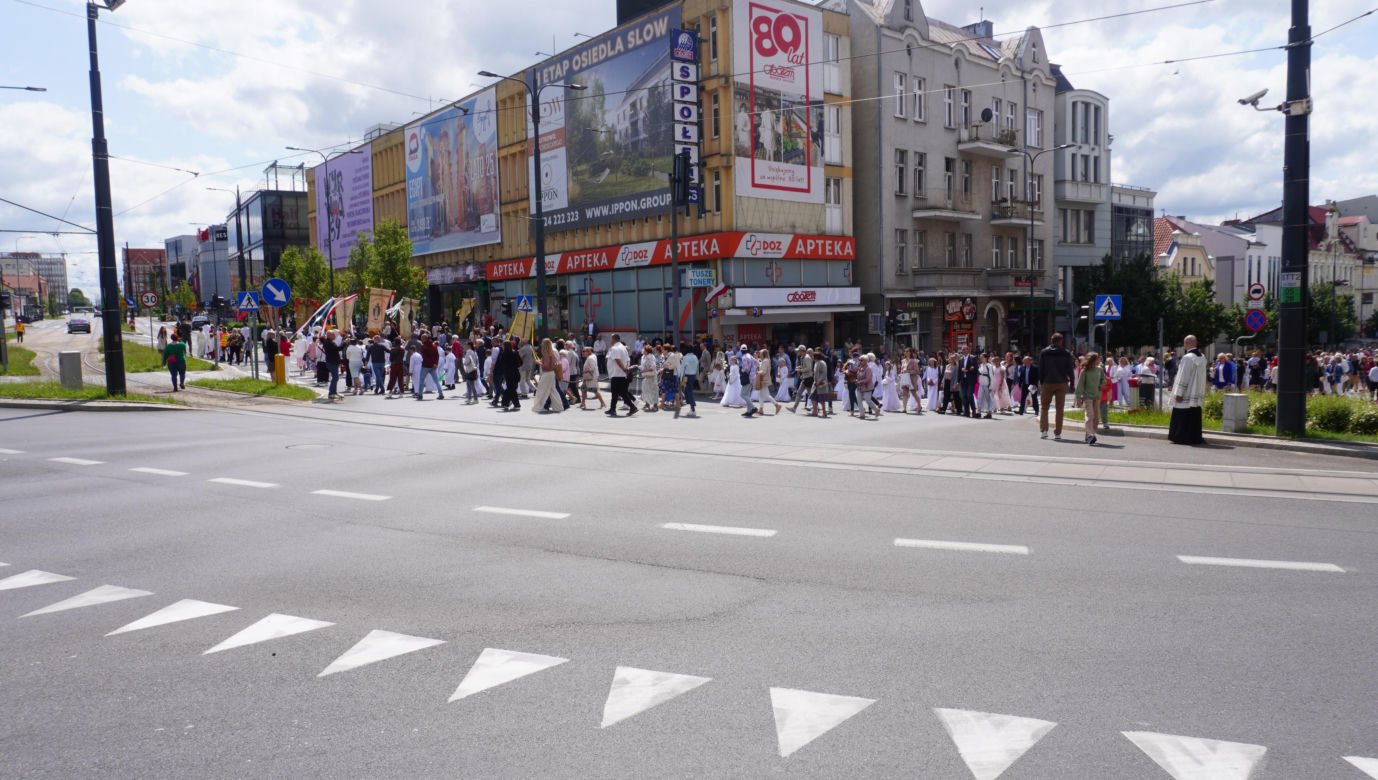 Boże Ciało 2025. Tysiące osób uczestniczyło w olsztyńskich procesjach
