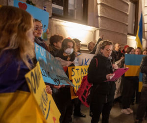 Łodzianie solidarni z Ukrainą. Tak wyglądała manifestacja na pl. Wolności