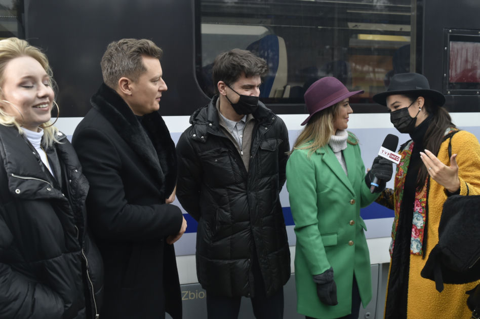Gwiazdy TVP przyjechały pociągiem do Zakopanego