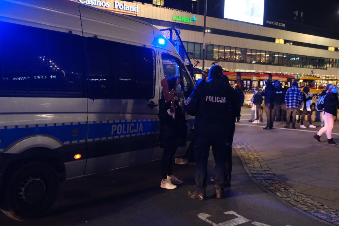 Policjanci zatrzymali uczestnika protestu kobiet