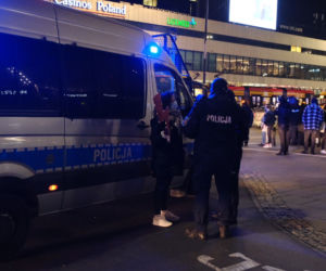 Policjanci zatrzymali uczestnika protestu kobiet