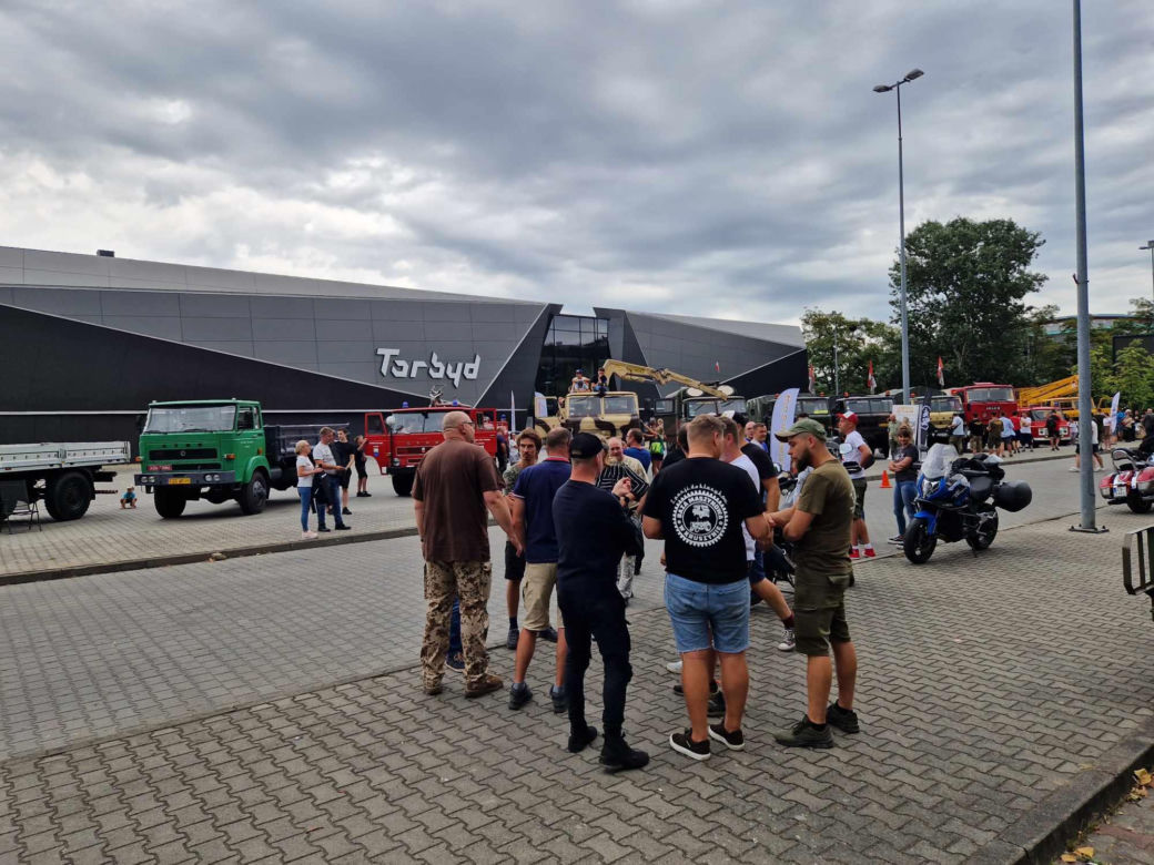 Oglądaliśmy w Bydgoszczy zabytkowe STAR-y. Wyjątkowe samochody ruszyły w Polskę