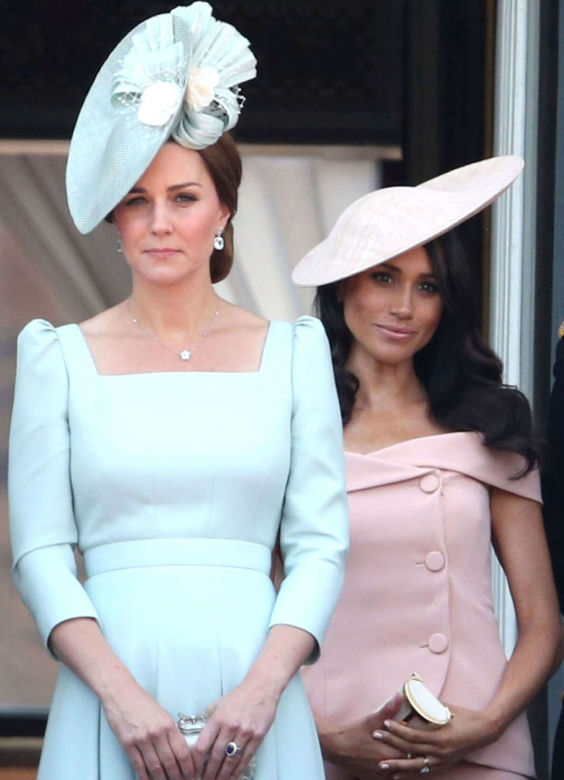 Królowa zabrała Meghan królewskie klejnoty