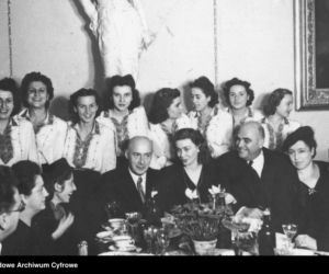 Niewiarygodne sceny! Aktor kazał przykucnąć premierowi, bo chciał go przeskoczyć! Interwencja w ostatniej chwili