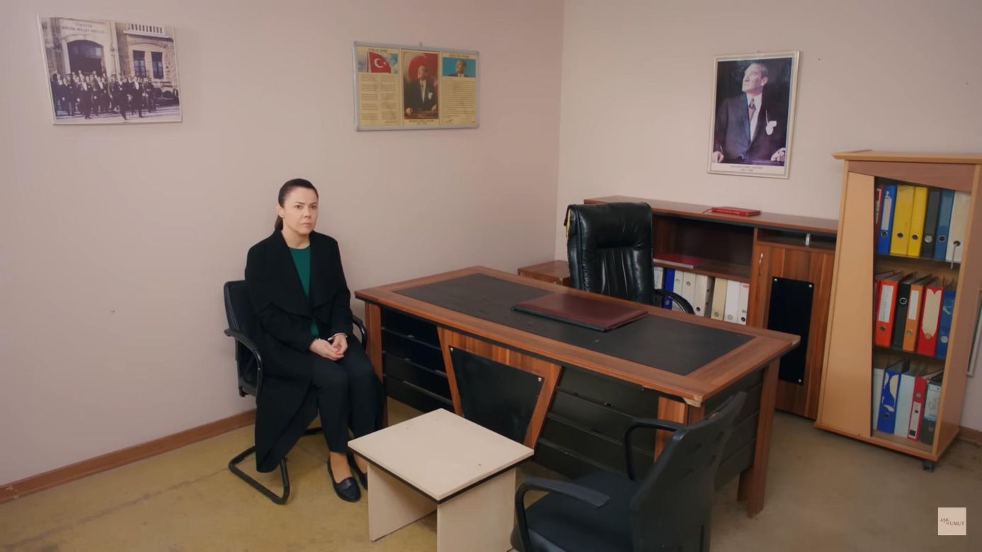 Bülent informuje Gönül, że wyjdzie na wolność