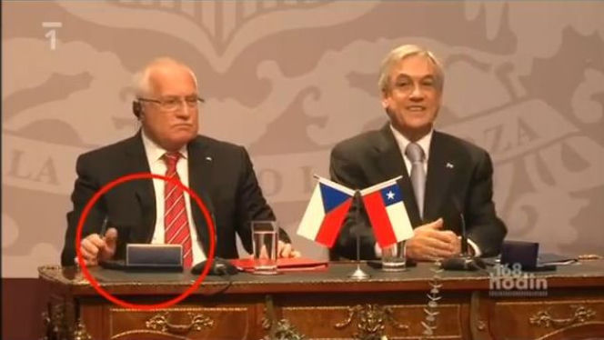 Prezydent Czech Vaclav Klaus ukradł pióro?
