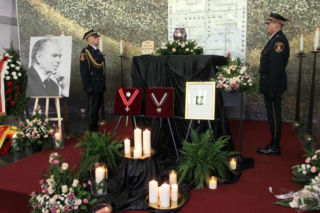 Pogrzeb Wiesława Myśliwskiego. Wybitny pisarz spoczął na Powązkach. Szychy wśród żałobników