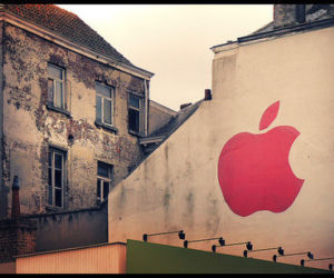 Moda na Apple - tatuaże, biżuteria, ubrania inspirowane Apple