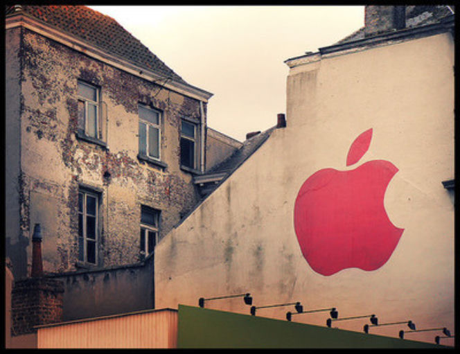 Moda na Apple - tatuaże, biżuteria, ubrania inspirowane Apple