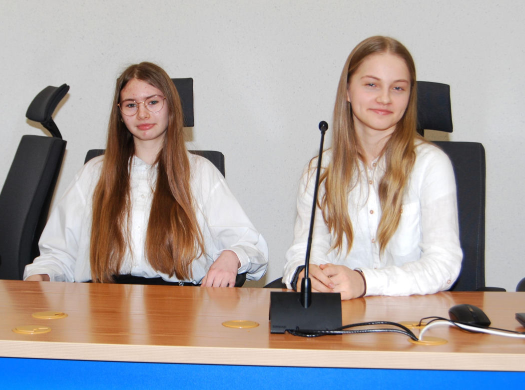 Młodzież rozmawiała podczas debaty o szczęściu w życiu współczesnego nastolatka