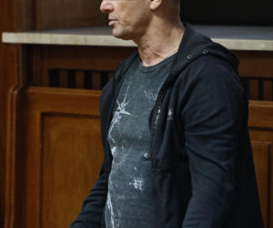 „Sztuczną szczękę wepchnięto jej do gardła”. Przerażające ustalenia. W mieszkaniu w Warszawie znaleziono cztery ciała