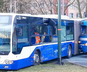 Dramatyczny wypadek w Krakowie. Tramwaj zderzył się z autobusem, są ranni