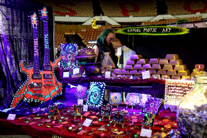 Giełda minerałów w Spodku przyciągnęła tłumy! GeoExpo ekspozycję wspaniałych cudeniek