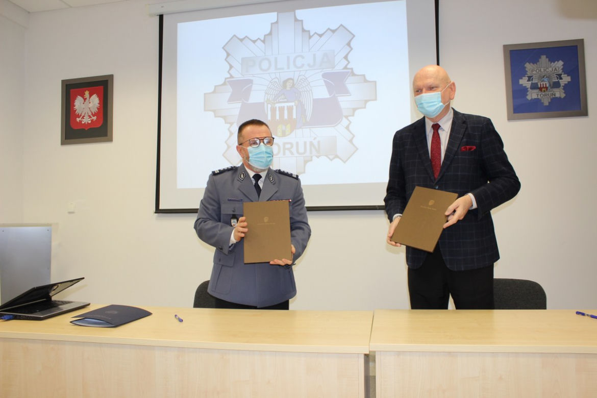 Porozumienie toruńskiej policji z Urzędem Miasta. Prezydent i komendant podpisali umowę