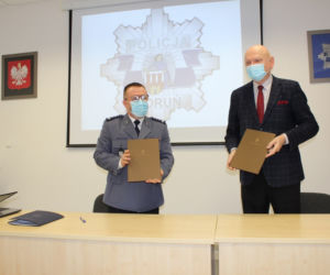 Porozumienie toruńskiej policji z Urzędem Miasta. Prezydent i komendant podpisali umowę