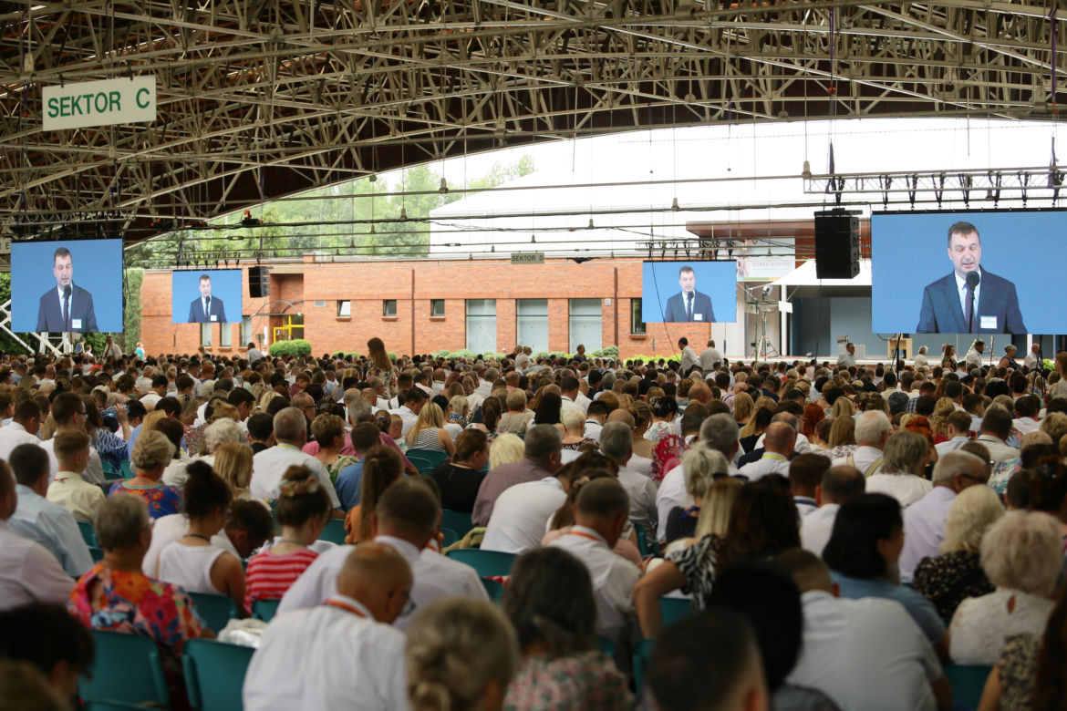 Kongres Świadków Jehowy 2024. W niedzielnych wydarzeniach wzięły udział tłumy