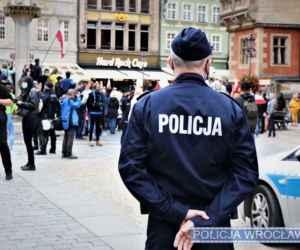 Manifestacje antycovidowców we Wrocławiu i Lubinie