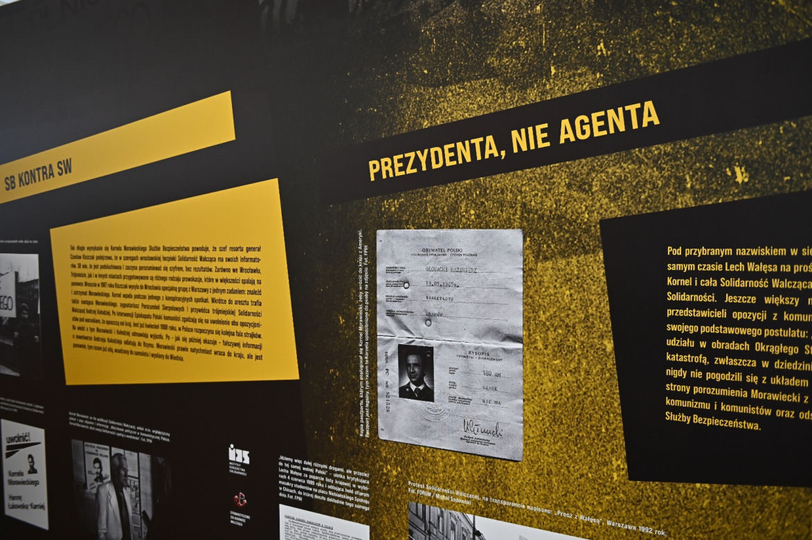 Życie ojca premiera w stoczni. Przejmująca wystawa o Kornelu Morawieckim