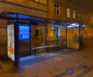 Zniszczone wiaty przystankowe w Krakowie