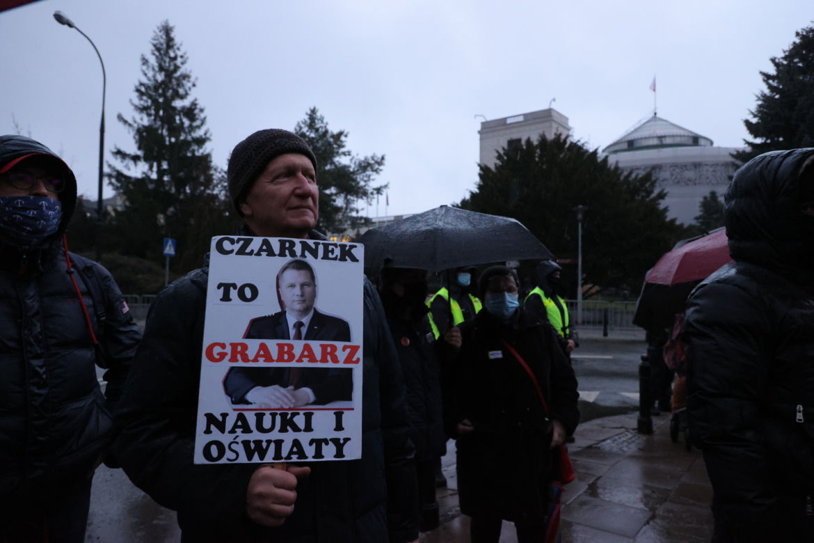 Protest przeciwko Lex Czarnek przez Sejmem