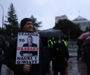 Protest przeciwko Lex Czarnek przez Sejmem