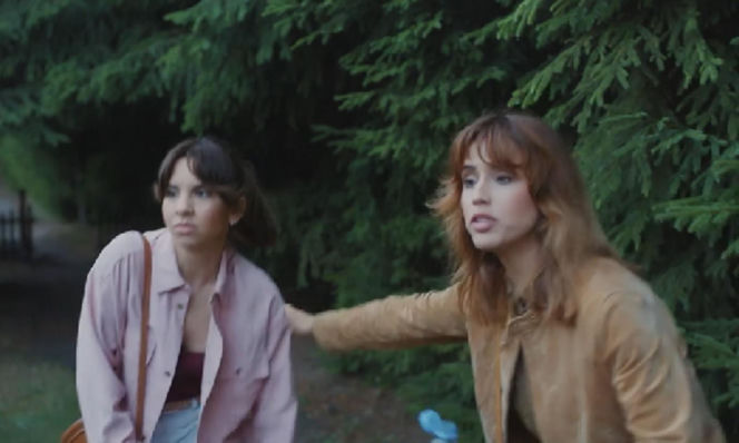 M jak miłość, odcinek 1904. Aneta (Ilona Janyst), Kama (Michalina Sosna)