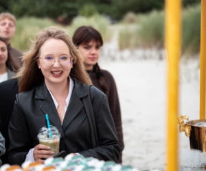 Pierwsza dama z matchą w dłoni