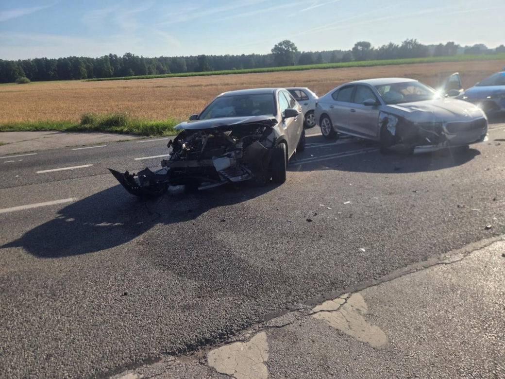 Spotkanie kobiet na skrzyżowaniu. Dwie kierujące trafiły do szpitala